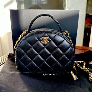 Chanel 23C Quilted Half Moon Vanity Zip.